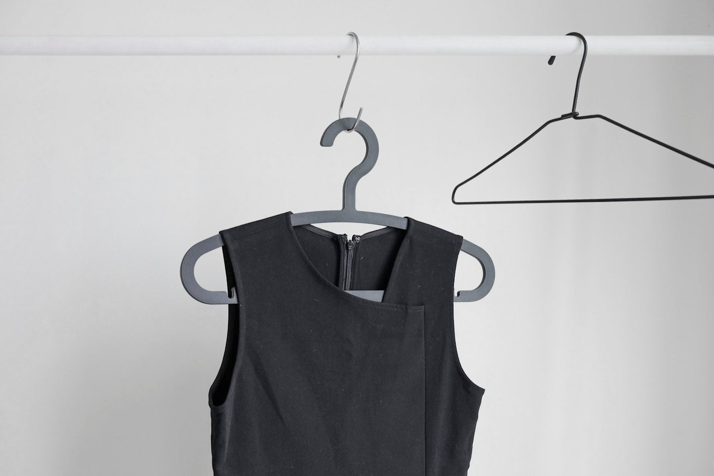 Sleeveless dress (Black)