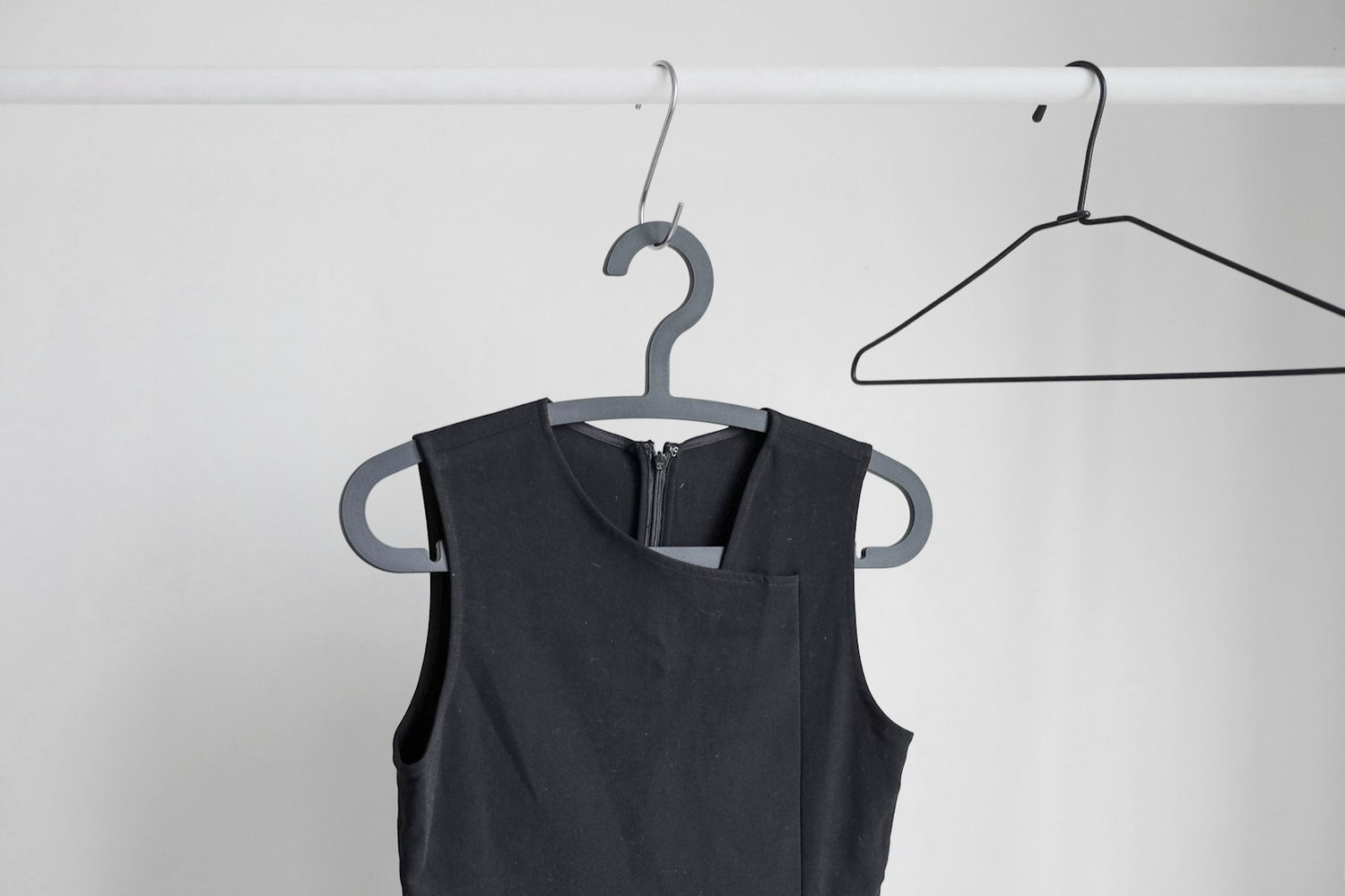 Sleeveless dress (Black)