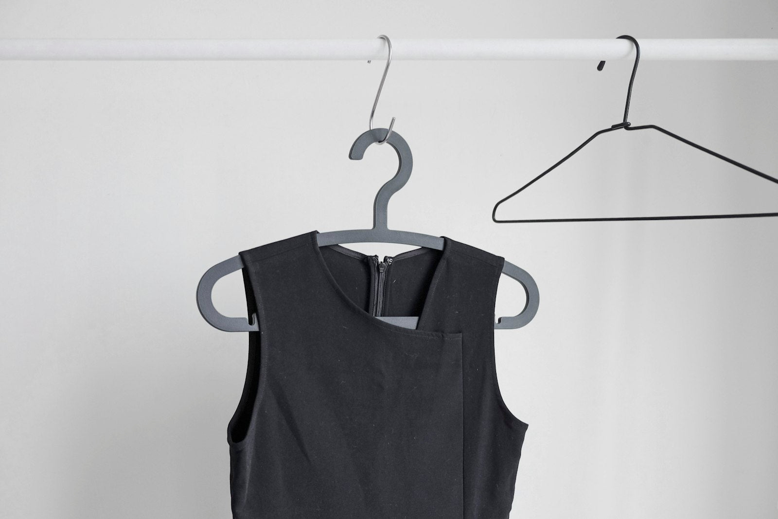Sleeveless dress (Black)