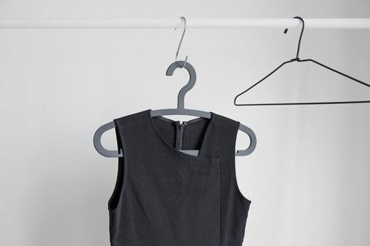 Sleeveless dress (Black)